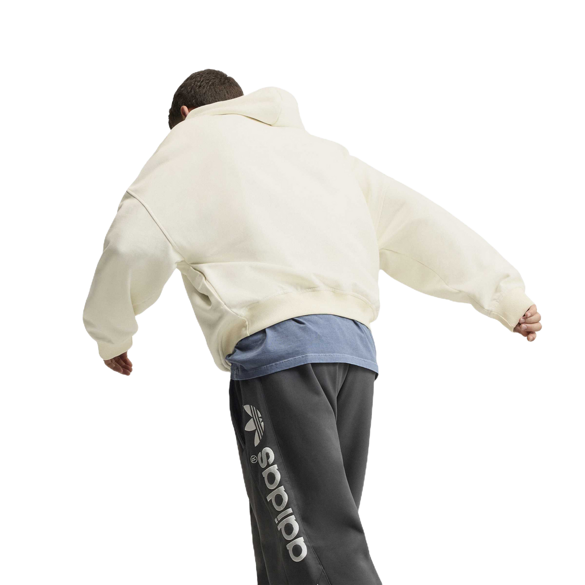 Sudadera con capucha Adidas NY Hoodie Off White – en modelo – vista trasera