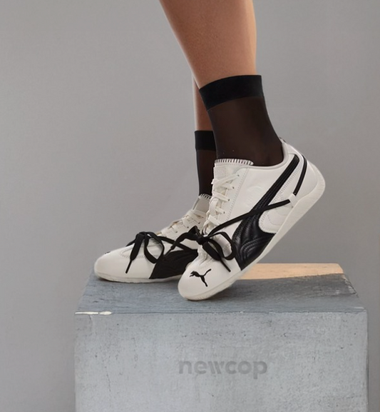 Cómo combinar calcetines con sneakers