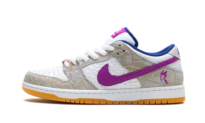 Nike SB Dunk Low Pro “City of Love” 26cm Nike SB Dunk Low City of Love Burgundy Crush On Feet