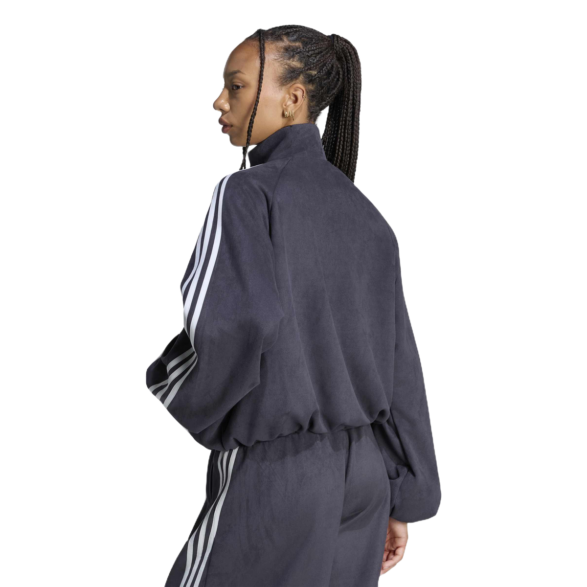 Chaqueta Adidas Faux Suede Track Top Black – en modelo – vista trasera