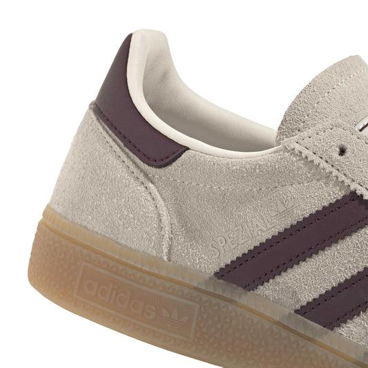 Adidas Mujer Handball Spezial Wonder White Aurora Ruby Gum – detalle del talón