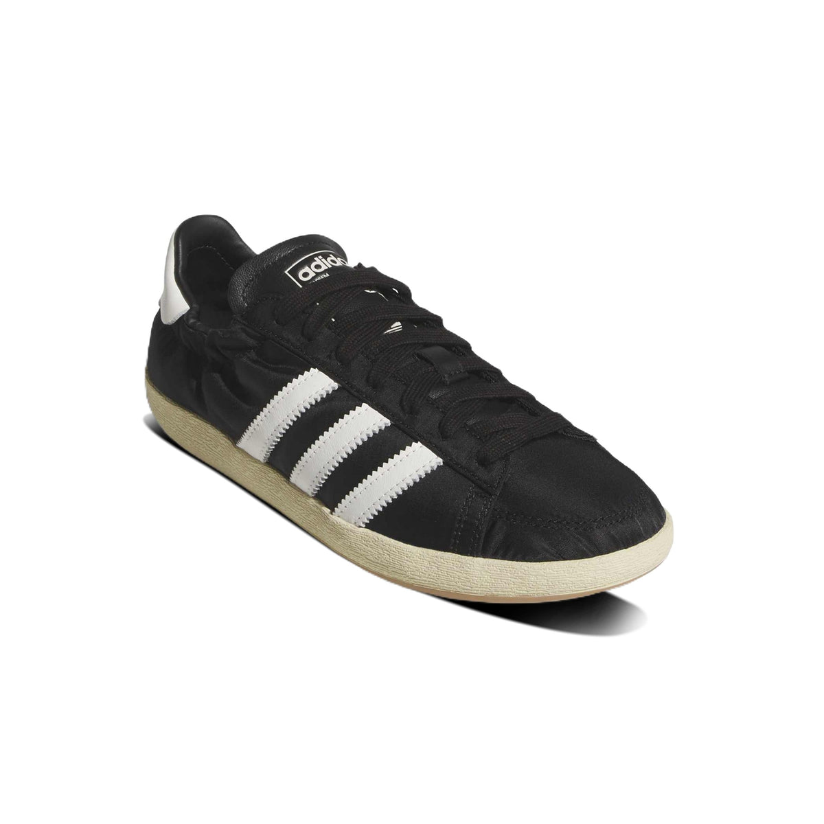 Adidas Mujer Jabbar Ruche Black Off White Warm Vanilla – vista delantera en ángulo