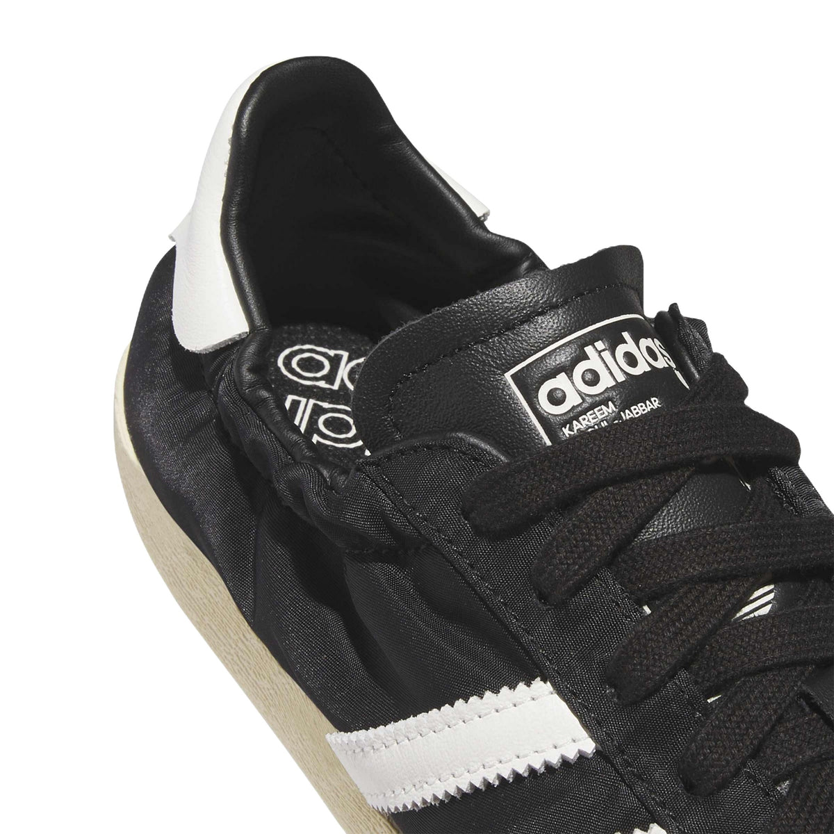 Adidas Mujer Jabbar Ruche Black Off White Warm Vanilla – detalle de la lengüeta