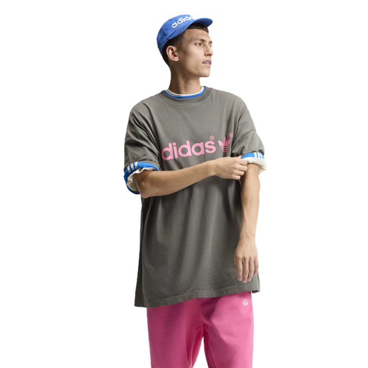 Camiseta Adidas NY Tee Utility Black – en modelo