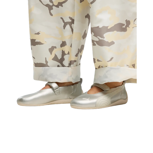 Bailarinas Puma Speedcat Ballet Fleur Metallic Gold Warm White – puestas en modelo