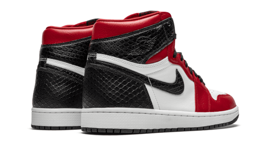 Air Jordan 1 Retro High Satin Snake Chicago3